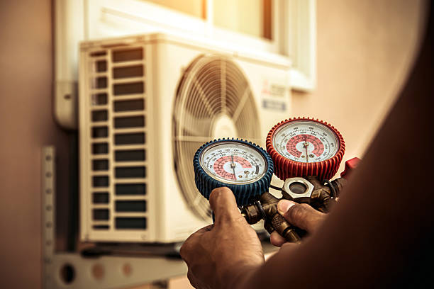 Professional Ac Installation technician working in Harrington, DE